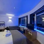 Room00