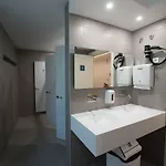 Room00 * ליסבון
