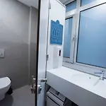 Room00 אכסניה ליסבון