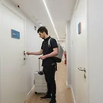 Room00 אכסניה