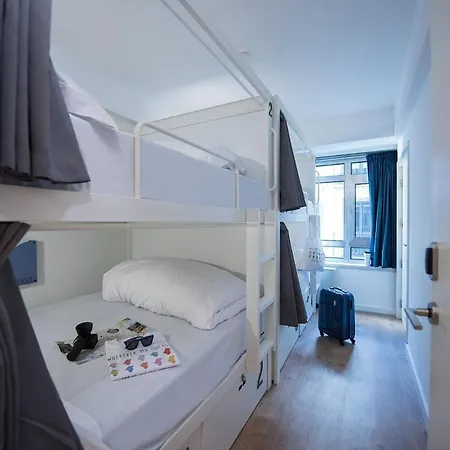 Hostel Room00