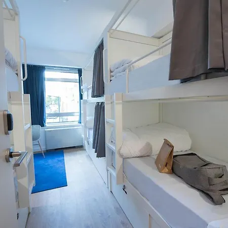 Hostel Room00