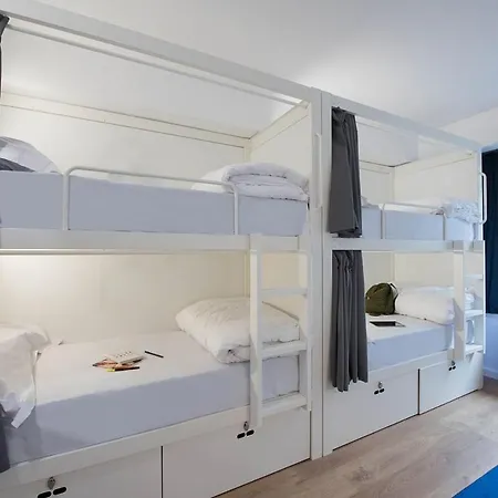 Room00 Hostel *