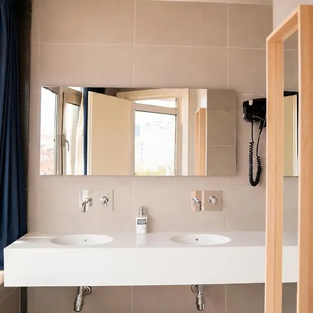 Room Lisboa Хостел