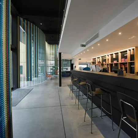 Room00 * リスボン