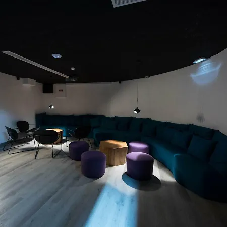 Room00 * リスボン